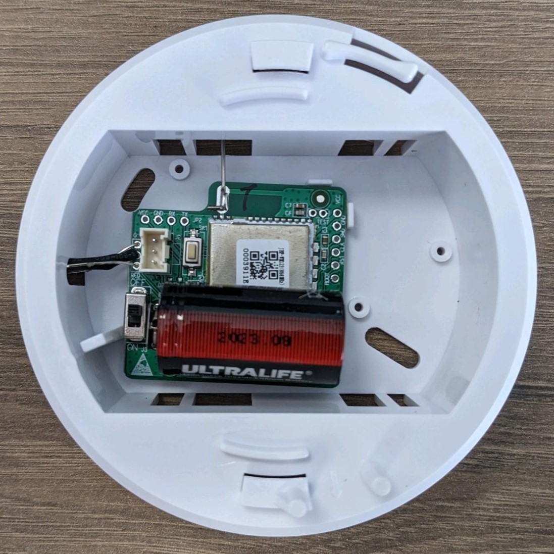 UltraFire ULLS10RF and ULLH10RF wireless base - Revision B - shorter, wider circuit board with silver chip; manufacture date after March 2024
